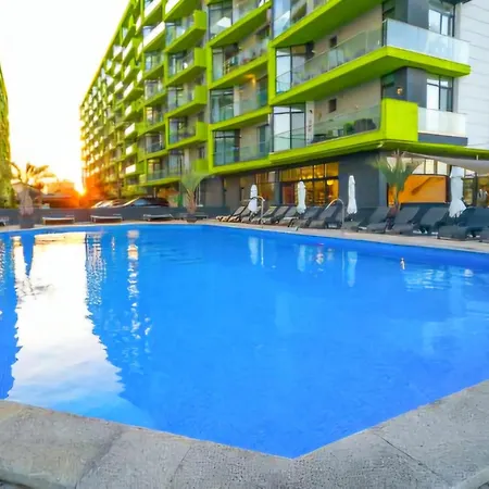 Azizi Side Family - Pool & Apartament *